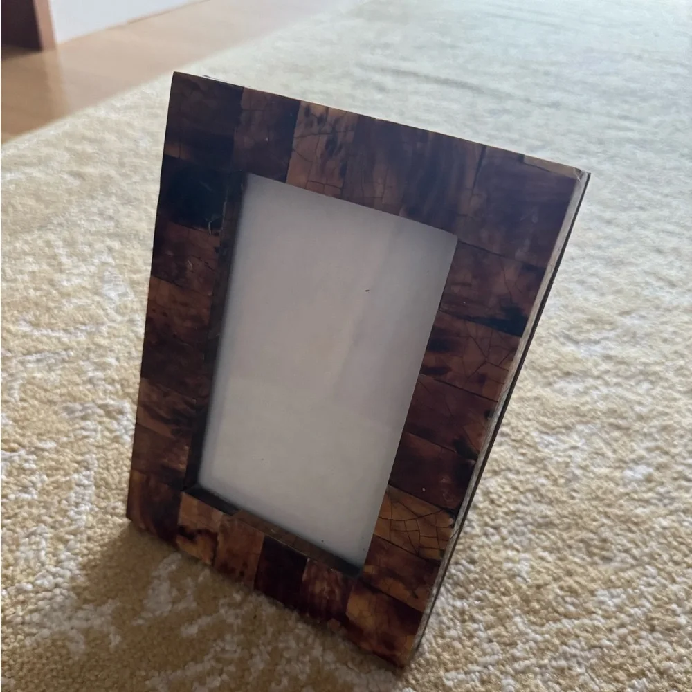 Pottery Barn Mother of Pearl 4x6 frame